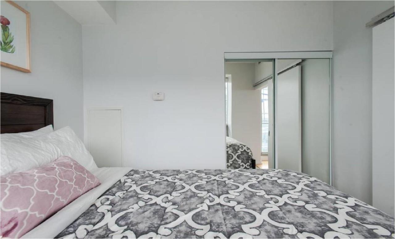Toronto Downtown Core Two Bedroom Condo With Cn Tower View, Free Parking Ngoại thất bức ảnh